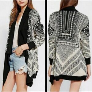 🛍Sale🛍Staring at Stars Black and Cream Cardigan medium Aztec design longer style
